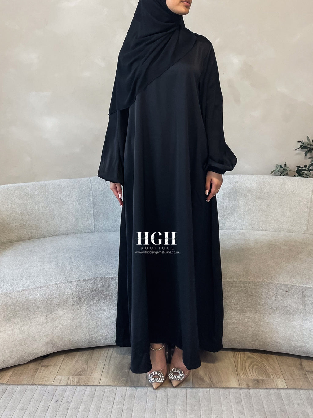 Cuffed sleeve closed Abaya | Black