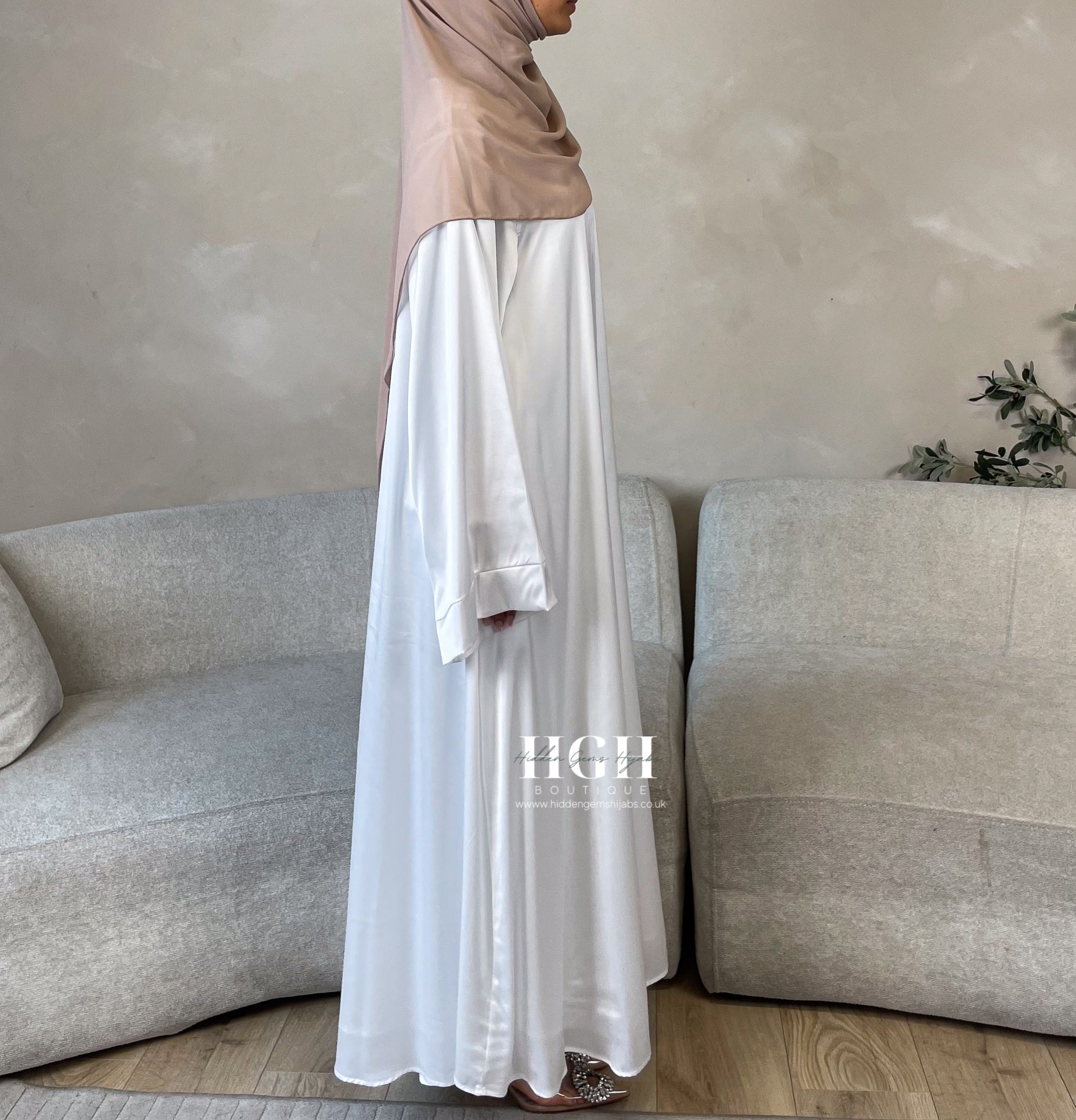 Sale | Wide Sleeved closed Satin Abaya | White